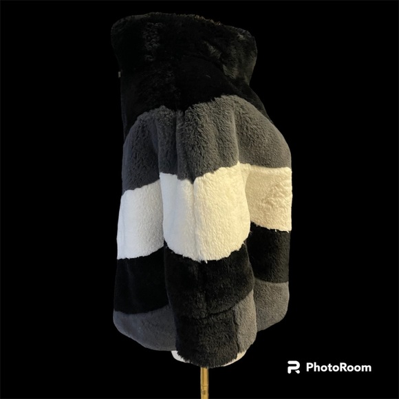 Love Notes Poncho Faux Fur with Sleeves Block Stripes Very Soft! - Picture 3 of 6